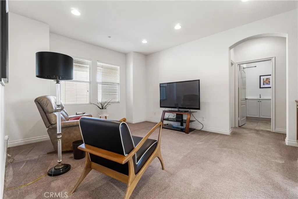 https://cdn.realtyfeed.com/cdn/127/306386363/d1239ab49345c53857154ad0564d0a1a.webp