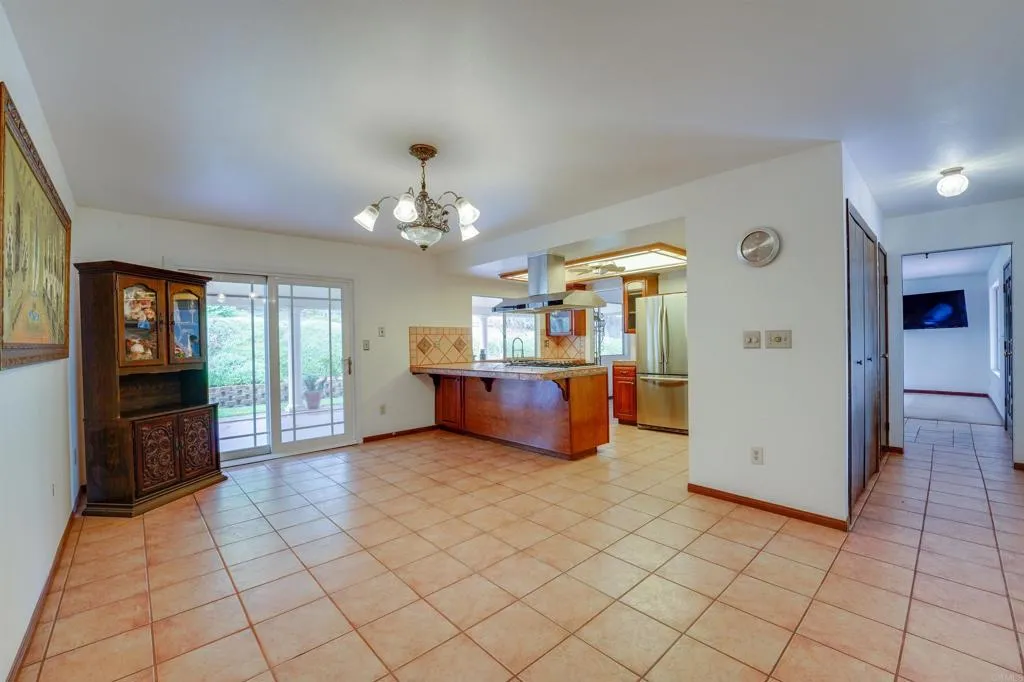 https://cdn.realtyfeed.com/cdn/127/306386482/60edd0c7b15f140380a8174755b2ae93.webp