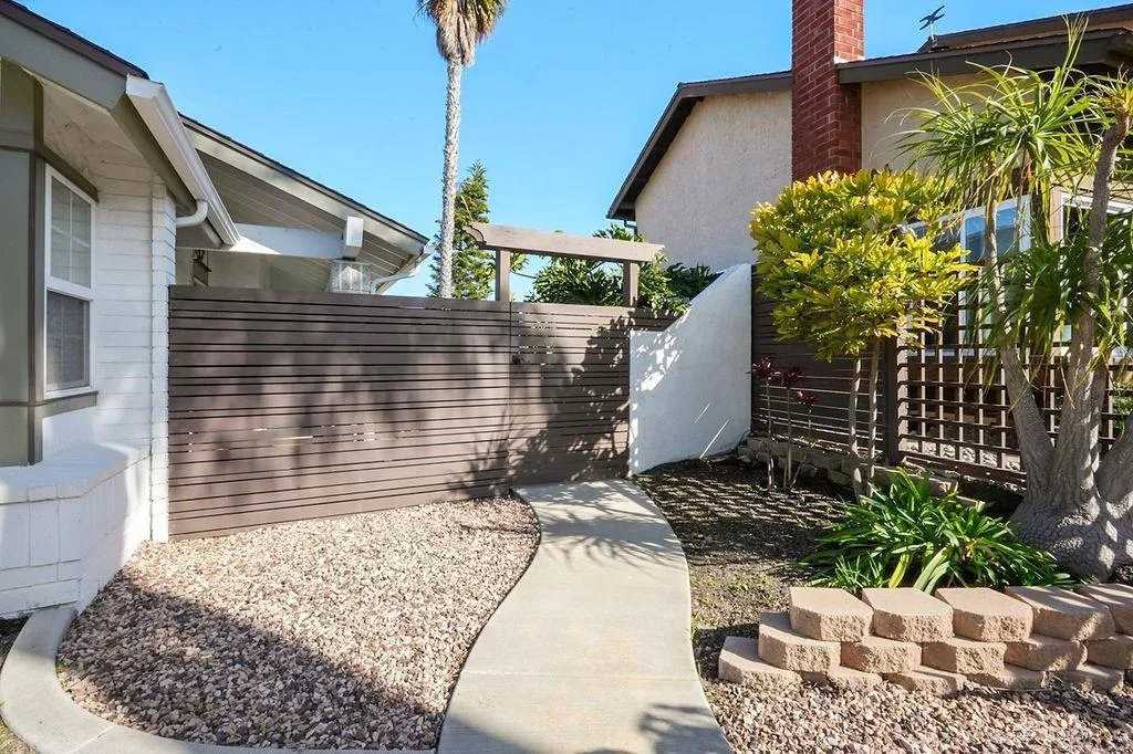 https://cdn.realtyfeed.com/cdn/127/306386747/7402886765398713fcbd1a63b5fcc7d0.webp