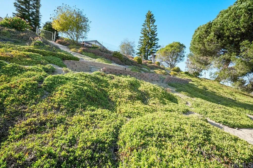 https://cdn.realtyfeed.com/cdn/127/306386747/7434dc4055fb5ef03741131811ed8d05.webp