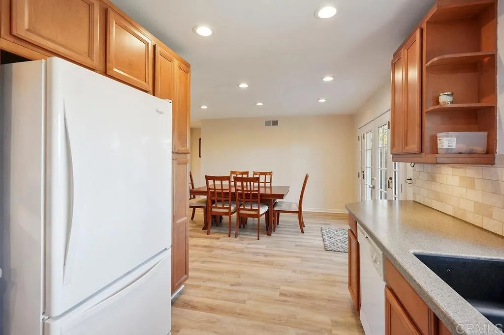 https://cdn.realtyfeed.com/cdn/127/306386747/dd1ee156ce44abb8361475e133138bff.webp