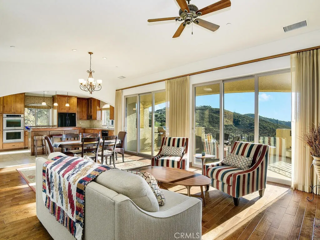 https://cdn.realtyfeed.com/cdn/127/306386854/006609941d8e465ba91e0de3ff930163.webp