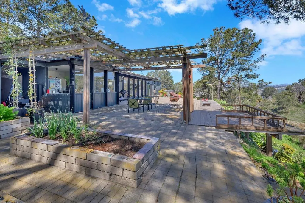 https://cdn.realtyfeed.com/cdn/127/306387010/a80436d77dc524bc67ba568503ae8c34.webp
