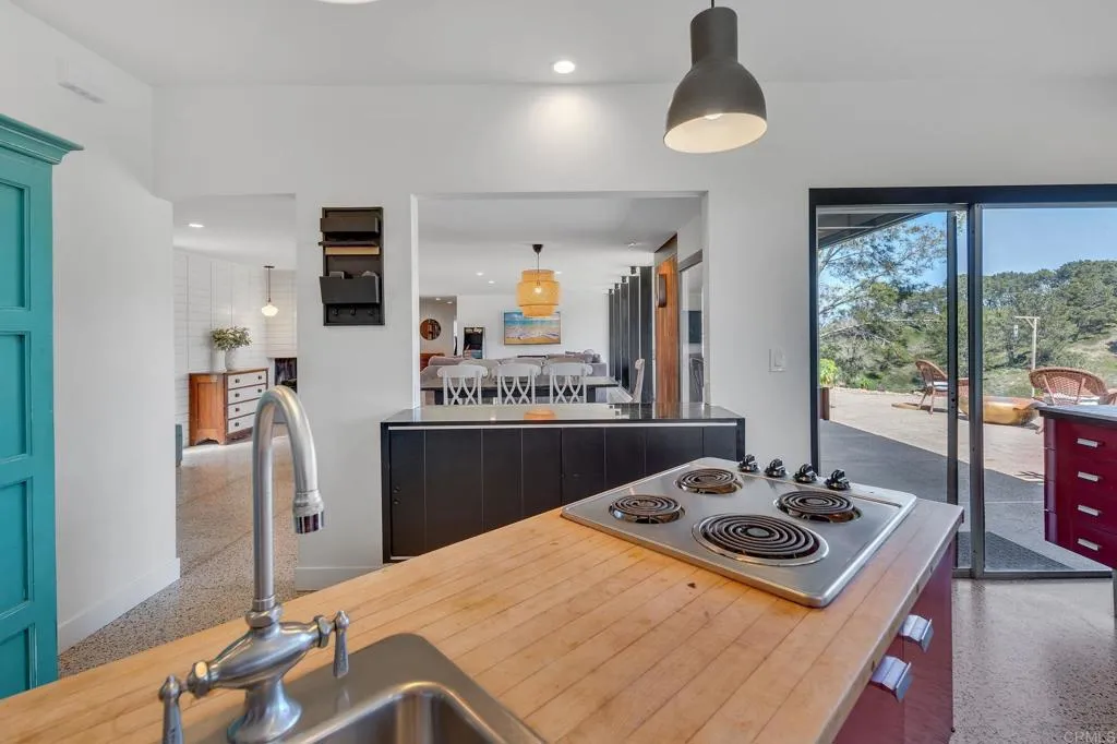 https://cdn.realtyfeed.com/cdn/127/306387010/c1c05a99833a9785209c8e6da6a7ce97.webp