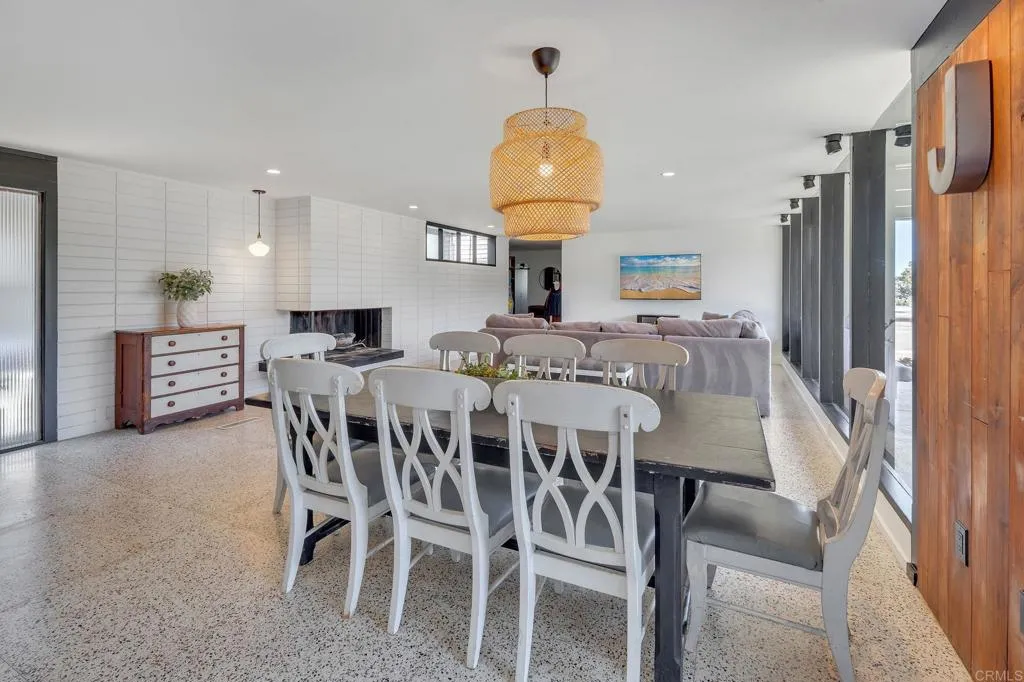 https://cdn.realtyfeed.com/cdn/127/306387010/d70912f0e28c2b8809826d5a1734b5f7.webp