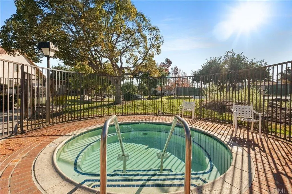 https://cdn.realtyfeed.com/cdn/127/306387047/32a63a9e221f81207858062b1e236411.webp