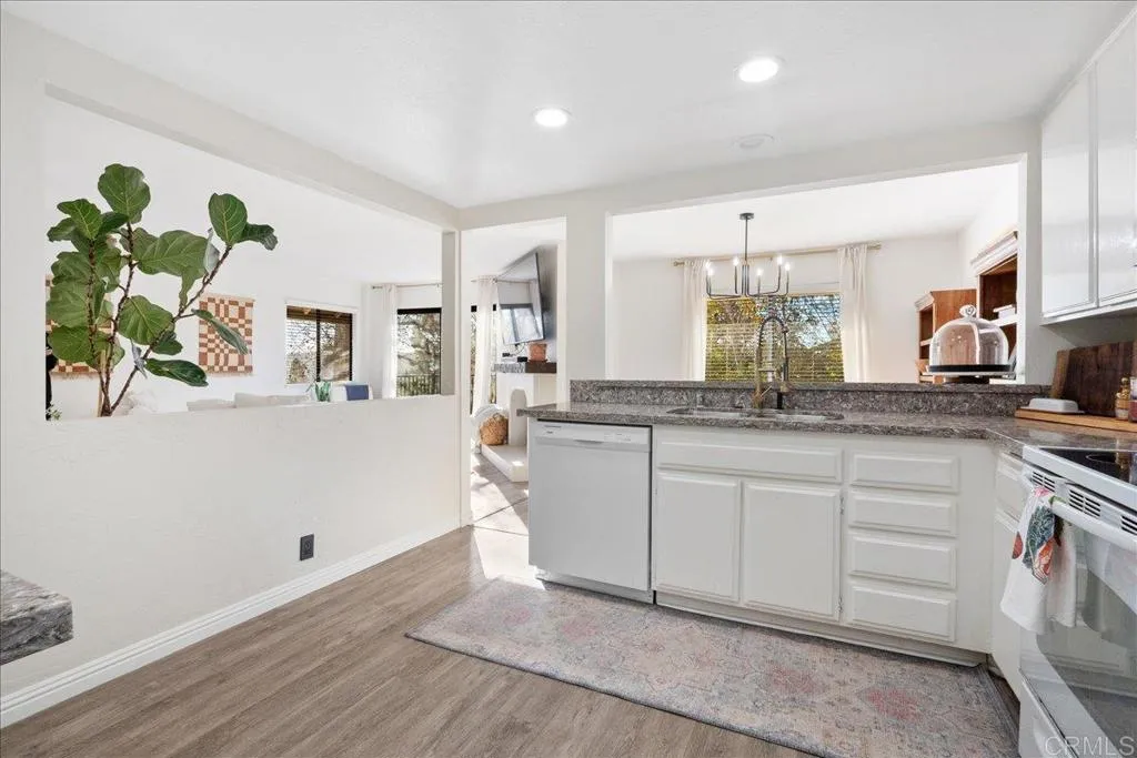 https://cdn.realtyfeed.com/cdn/127/306387047/c21f05c24a2f88321c2707d721f25144.webp