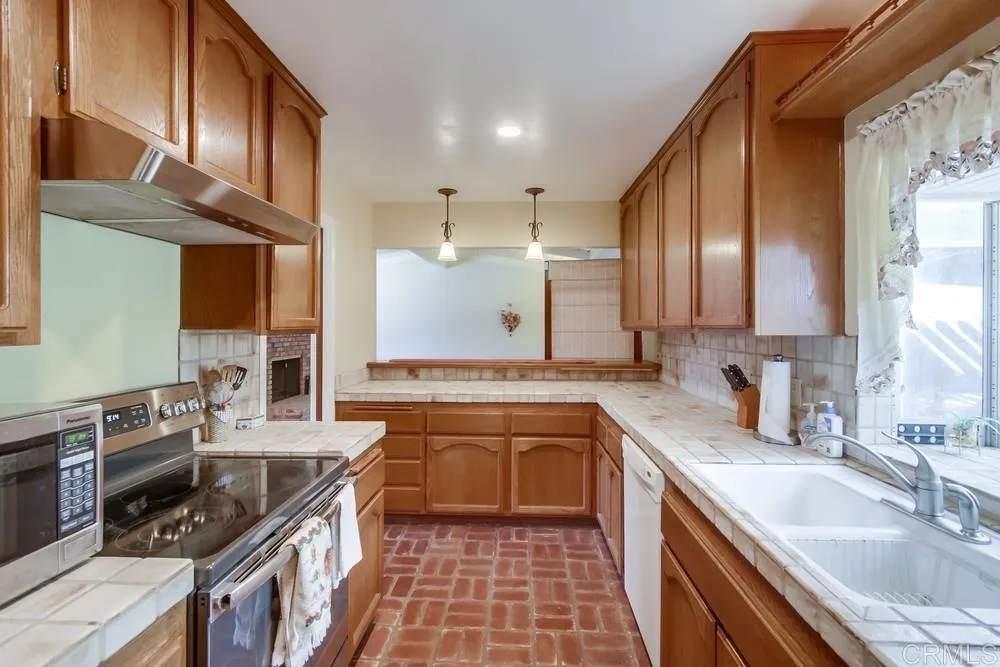 https://cdn.realtyfeed.com/cdn/127/306387180/10ecd555c9b8e21ef71b8f2a4f5bddd6.webp