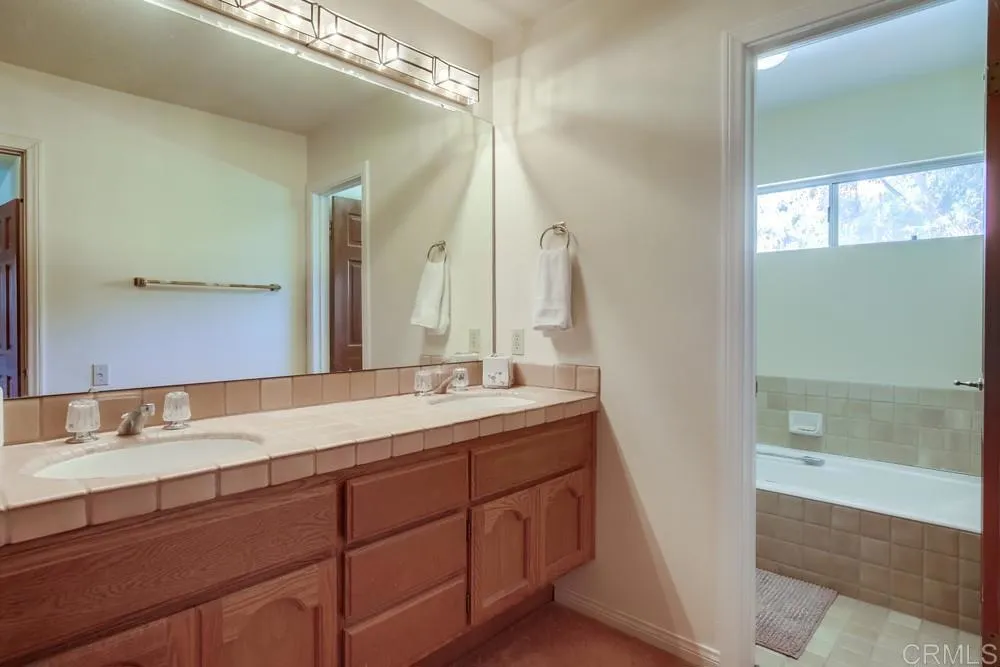 https://cdn.realtyfeed.com/cdn/127/306387180/1fd8569c3b107acb0647c7af364e70b7.webp