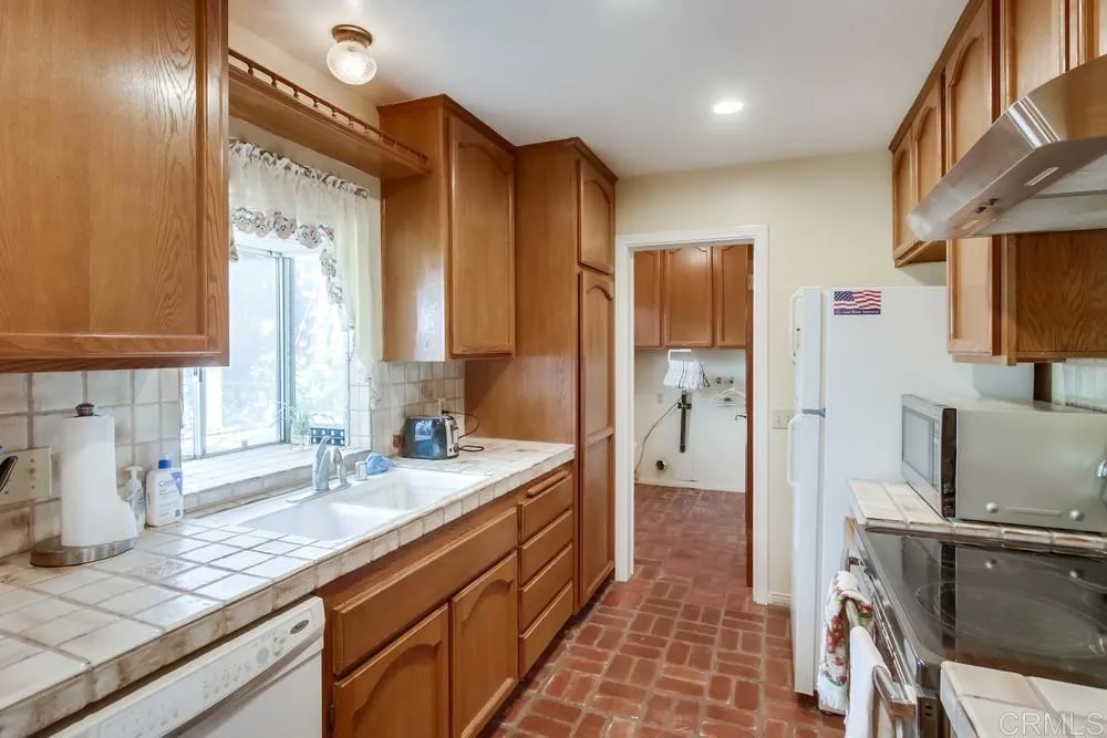 https://cdn.realtyfeed.com/cdn/127/306387180/380276a0b6950c3700b188ff9d371747.webp