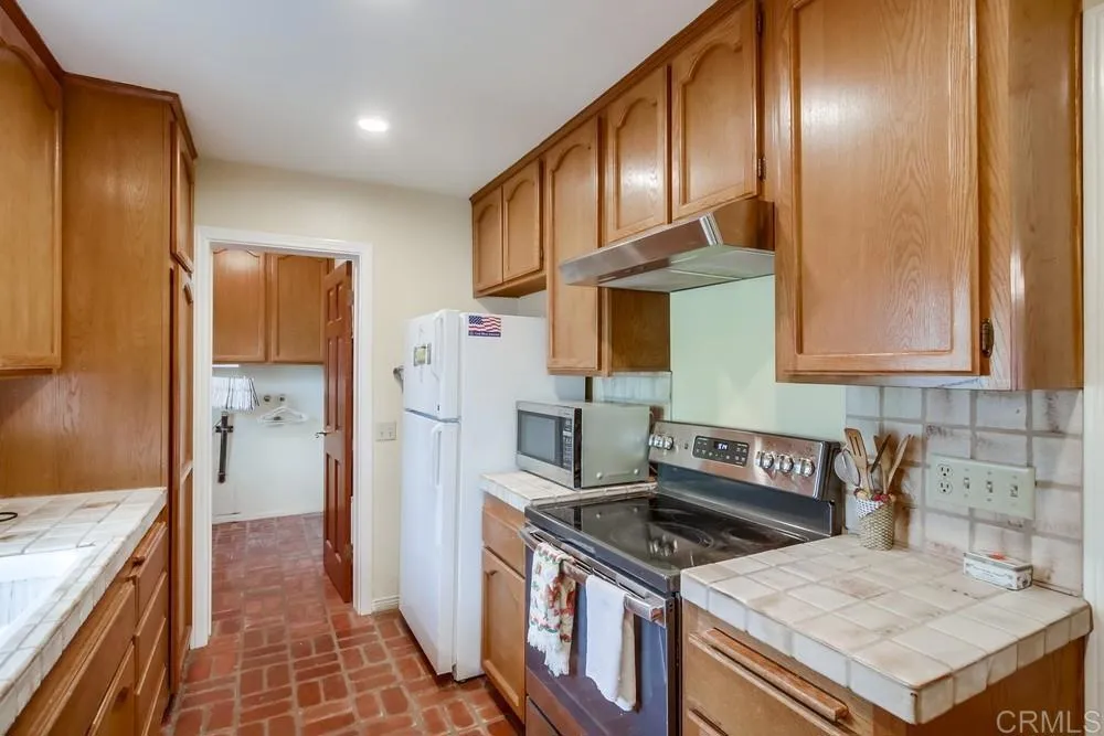 https://cdn.realtyfeed.com/cdn/127/306387180/87222f6793153e91bb49451acebdef68.webp