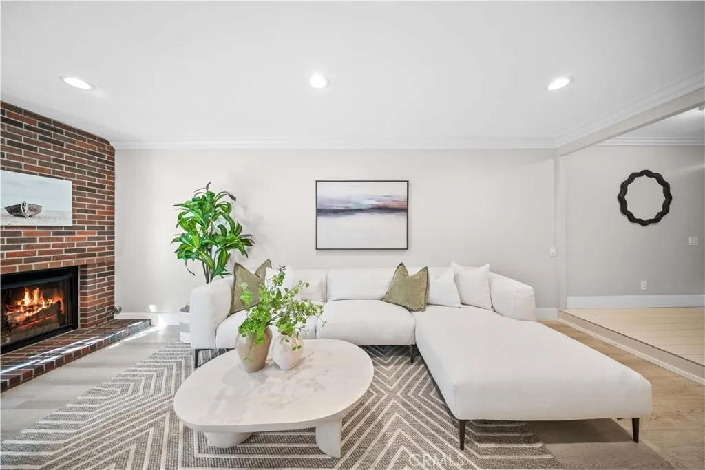 https://cdn.realtyfeed.com/cdn/127/306387766/d70fd99fae18cda078aea799084b6778.webp