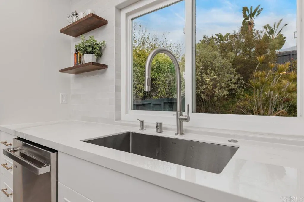 https://cdn.realtyfeed.com/cdn/127/306387893/6d509a00929b6260238d7a5992fe9c0f.webp
