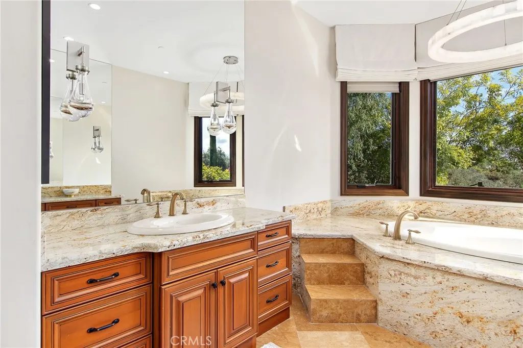 https://cdn.realtyfeed.com/cdn/127/306387918/297eeffbc59aa54568f4003b04673d84.webp