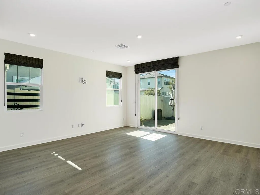 https://cdn.realtyfeed.com/cdn/127/306388259/0eb6f8ef189cc38ae06a5a6f51c63999.webp