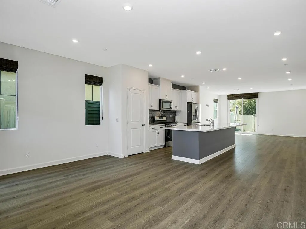 https://cdn.realtyfeed.com/cdn/127/306388259/27bb5b9a1d9d1068a4e93a96a0f7cdd4.webp