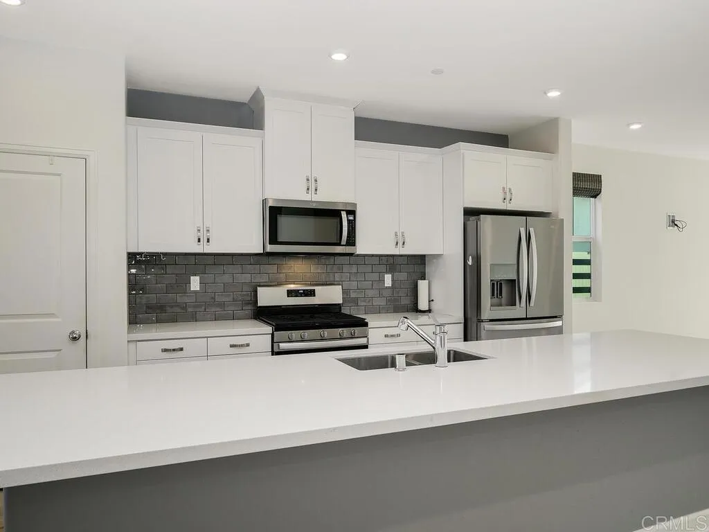 https://cdn.realtyfeed.com/cdn/127/306388259/a864694b39a1f29a5605abc211aa0344.webp