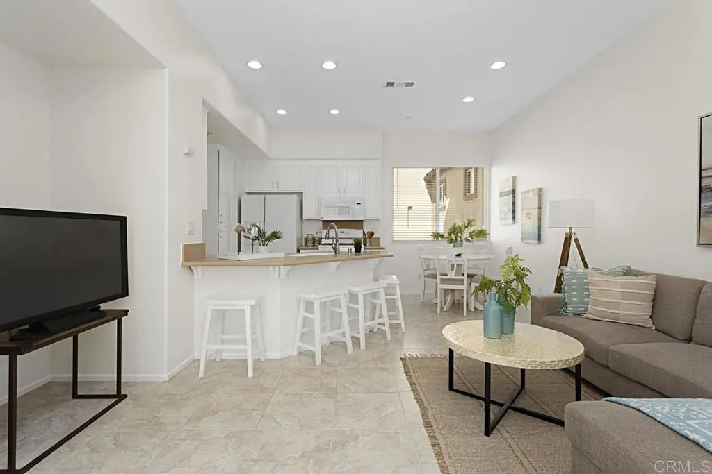 https://cdn.realtyfeed.com/cdn/127/306388282/51cd884dfde599ebe77067769fec76d7.webp