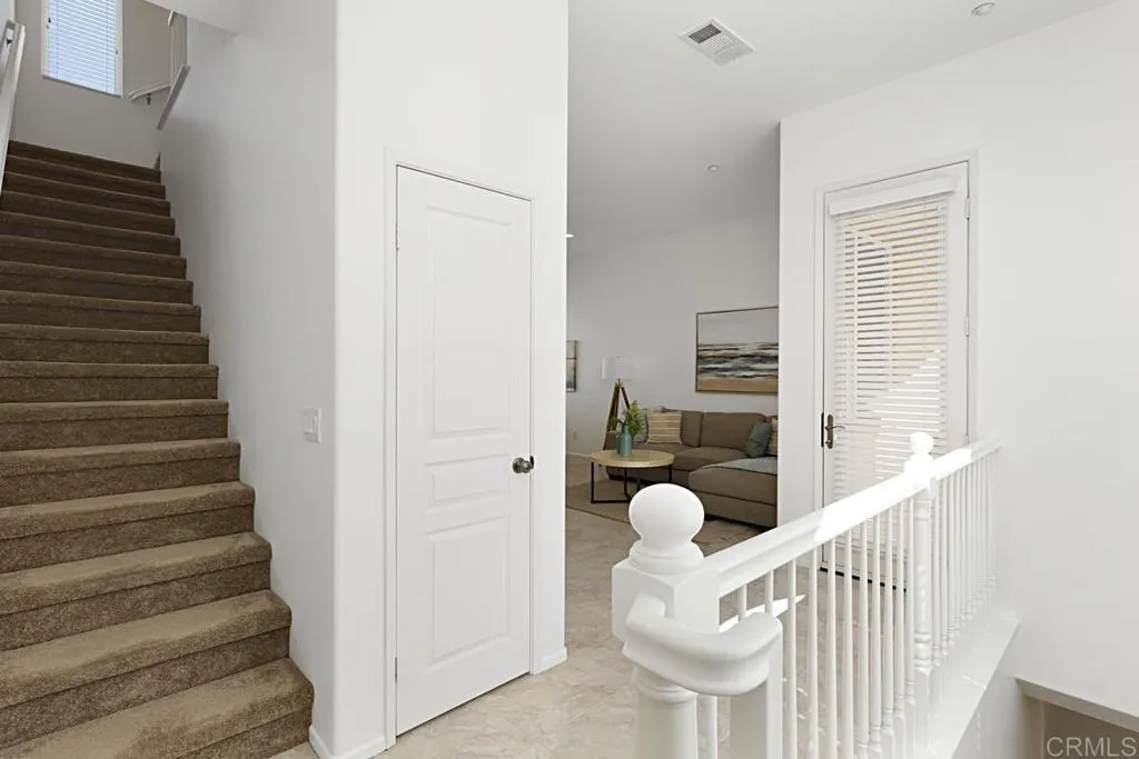https://cdn.realtyfeed.com/cdn/127/306388282/5ff850bd538bb719d0473580378ade53.webp