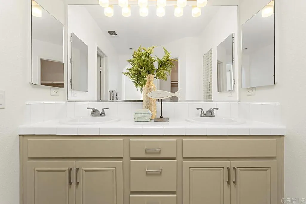 https://cdn.realtyfeed.com/cdn/127/306388282/eddcaeea0688db54ba9a8bc23536ab89.webp