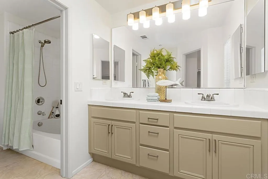 https://cdn.realtyfeed.com/cdn/127/306388282/f0e44d5e767ecaa2decff0702a4abe1b.webp