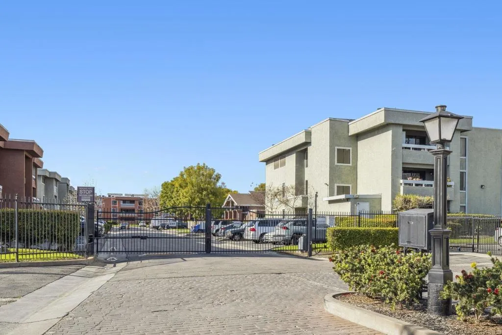 https://cdn.realtyfeed.com/cdn/127/306388395/004c27fcc3427c3e37ea50e0b8a28347.webp