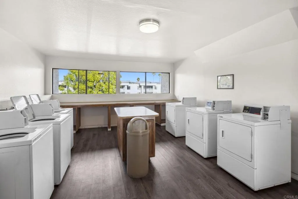 https://cdn.realtyfeed.com/cdn/127/306388395/33d49d06cb5d81b925843e887922ee15.webp
