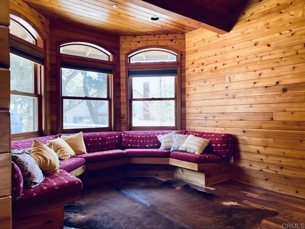 https://cdn.realtyfeed.com/cdn/127/306388758/7c9f8354a9c4cad91cba78260ec2637d.webp