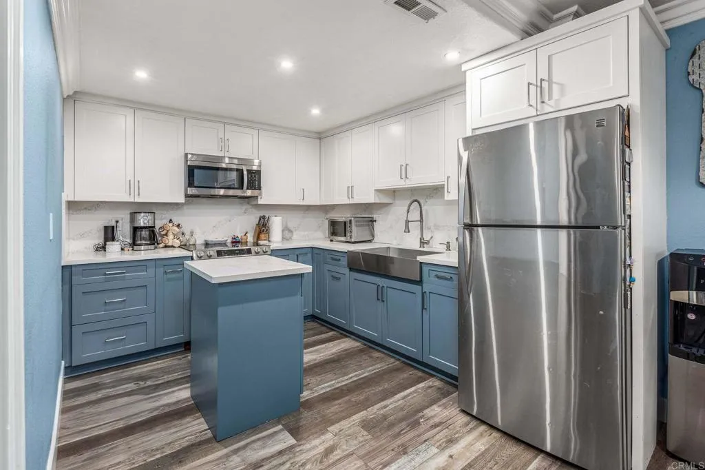 https://cdn.realtyfeed.com/cdn/127/306388921/0b5ecb9ac9ee7b15d967ad02d8a9f2c7.webp