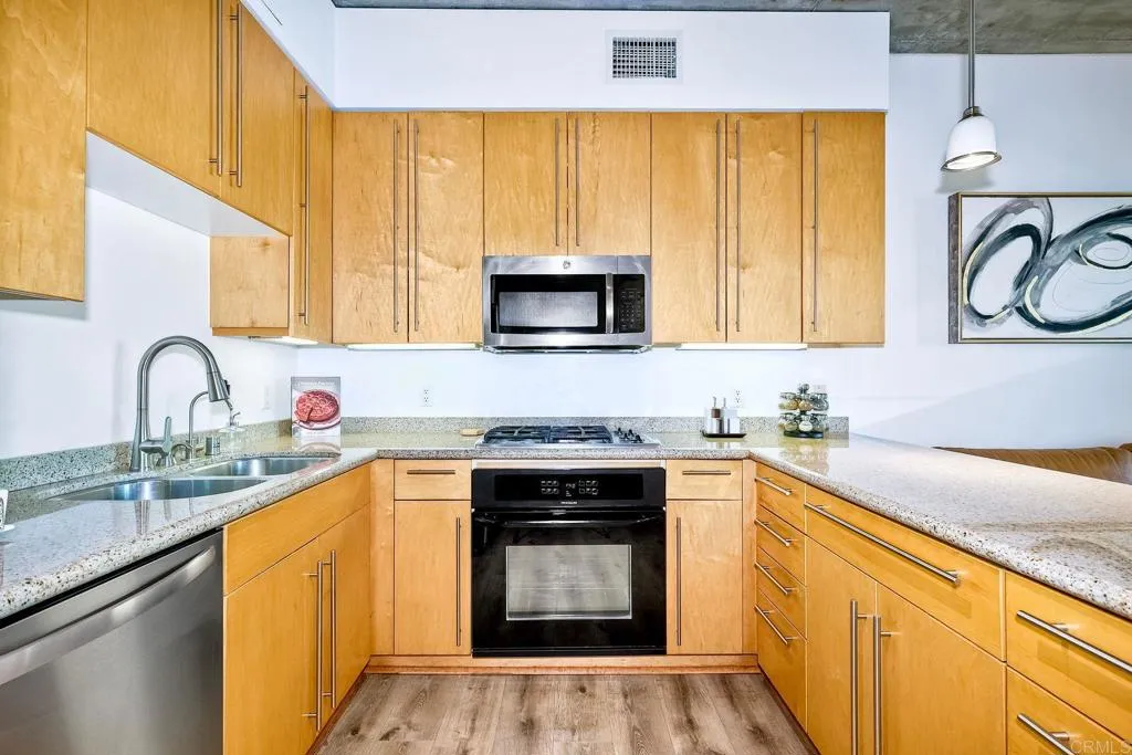 https://cdn.realtyfeed.com/cdn/127/306388994/c2a5e12d028d995d08ab853144fc78ec.webp