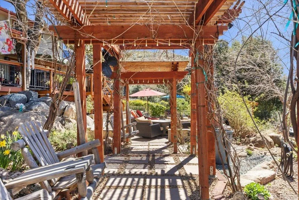 https://cdn.realtyfeed.com/cdn/127/306389043/aaa92c55ef2256f45a143eb3b6aa3c44.webp