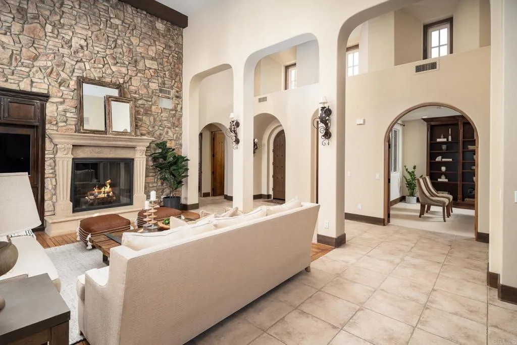 https://cdn.realtyfeed.com/cdn/127/306389697/2ff82563a62014637d1348454fb3f1c3.webp