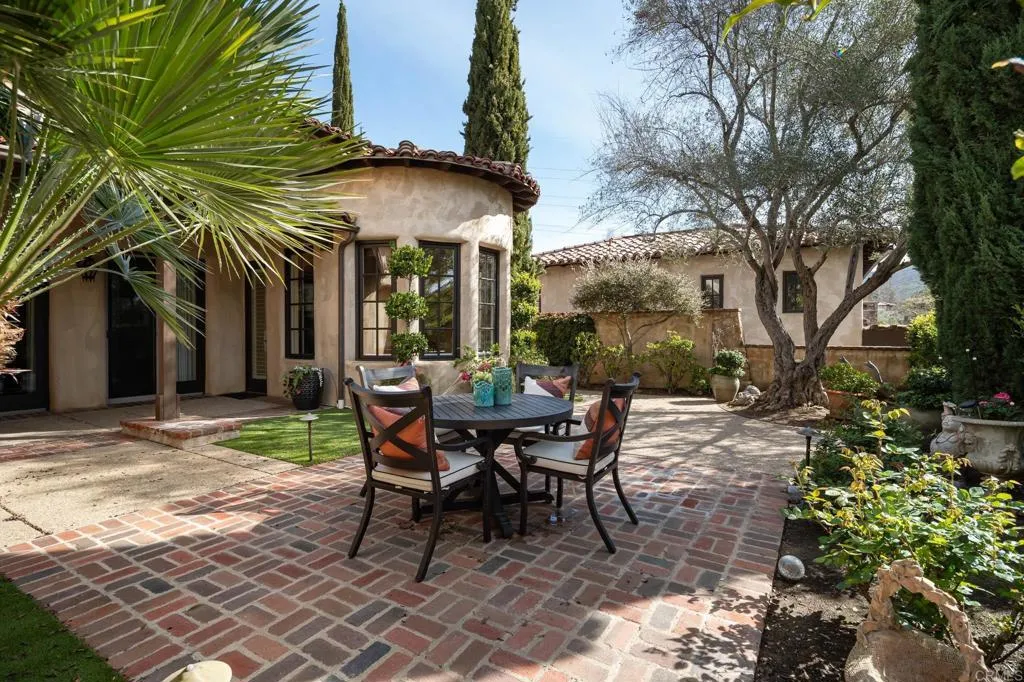 https://cdn.realtyfeed.com/cdn/127/306389697/3e1bb8281efdd205d486fa4ddbb0749d.webp