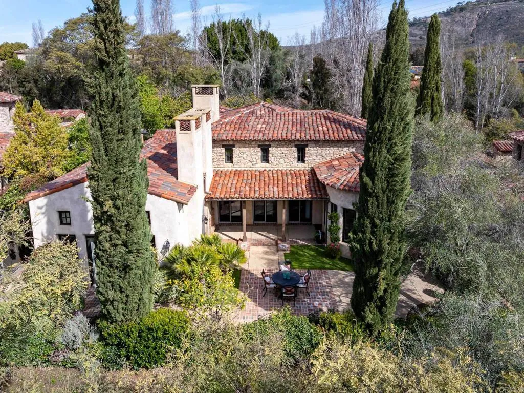 https://cdn.realtyfeed.com/cdn/127/306389697/47771253ba983d2d98afaa00746f54fa.webp