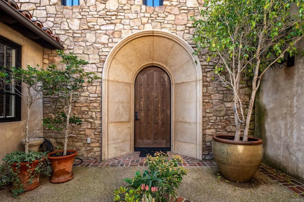 https://cdn.realtyfeed.com/cdn/127/306389697/512afb4b7660d3b7083148c73cc154e0.webp