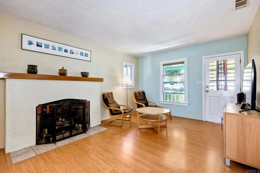 https://cdn.realtyfeed.com/cdn/127/306389765/44a0a18231526c67feadf27841be162d.webp