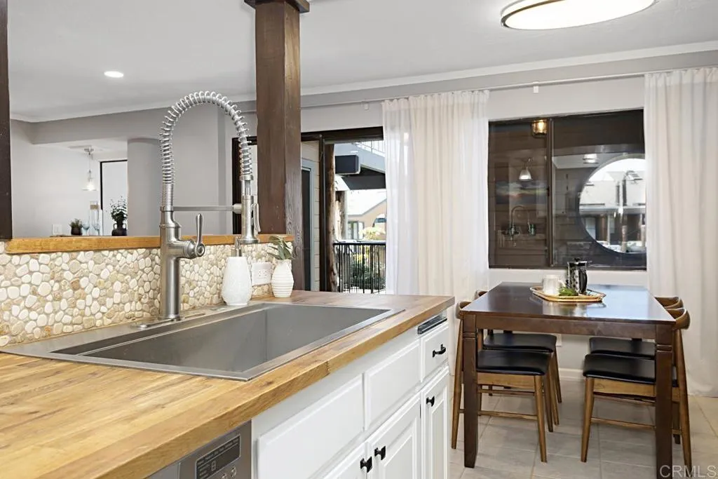 https://cdn.realtyfeed.com/cdn/127/306389791/13de18eec55908597bd5a0c317b99a28.webp