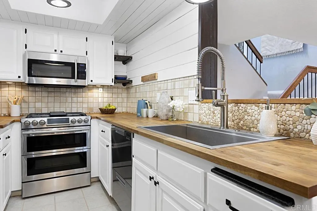 https://cdn.realtyfeed.com/cdn/127/306389791/86b484eee26280a0c9fb376547aa1ae6.webp