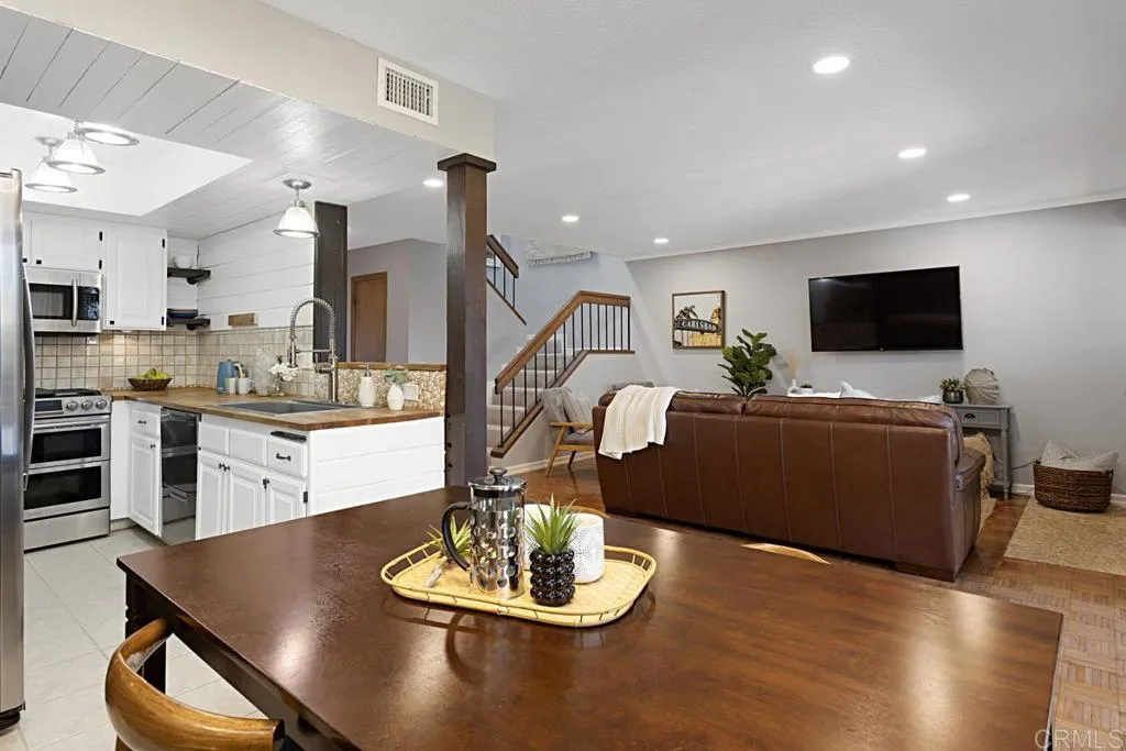 https://cdn.realtyfeed.com/cdn/127/306389791/9e4973749fa02f5ddbea263e58a4d981.webp