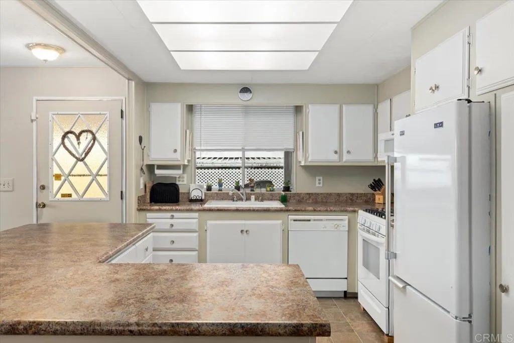 https://cdn.realtyfeed.com/cdn/127/306390102/0b20b2f9c49df316b9d9f34b2b58893f.webp