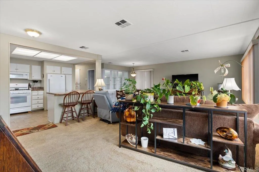 https://cdn.realtyfeed.com/cdn/127/306390102/cc9556f60aaf0647ab577eb49e33a9ef.webp