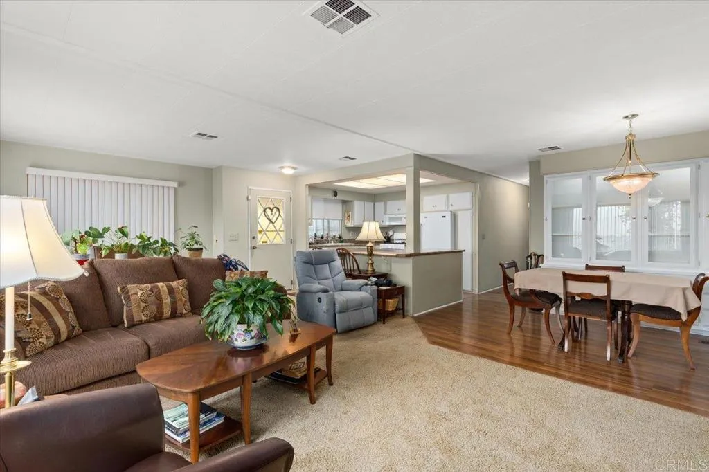 https://cdn.realtyfeed.com/cdn/127/306390102/f8b2a2184728d90c87bc15d0db9d5558.webp