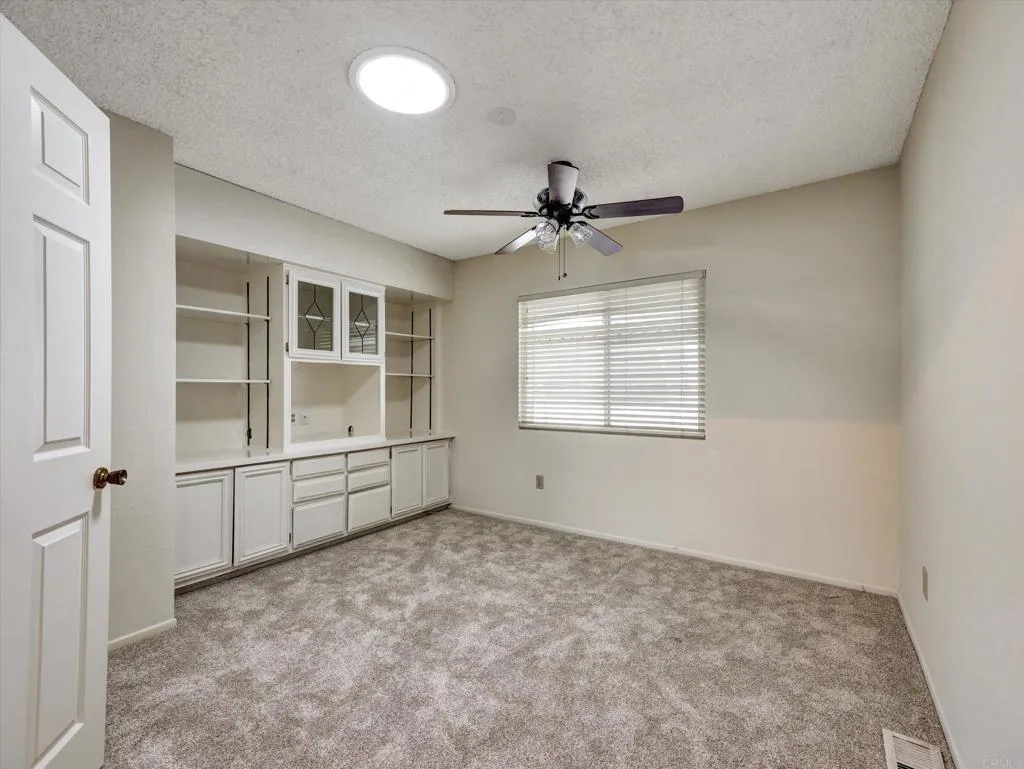 https://cdn.realtyfeed.com/cdn/127/306390470/3d5623cba1ed6285449841d069f4b628.webp