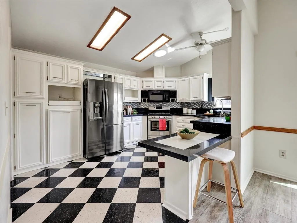 https://cdn.realtyfeed.com/cdn/127/306390470/60328f114865964231081c24ac676ca4.webp