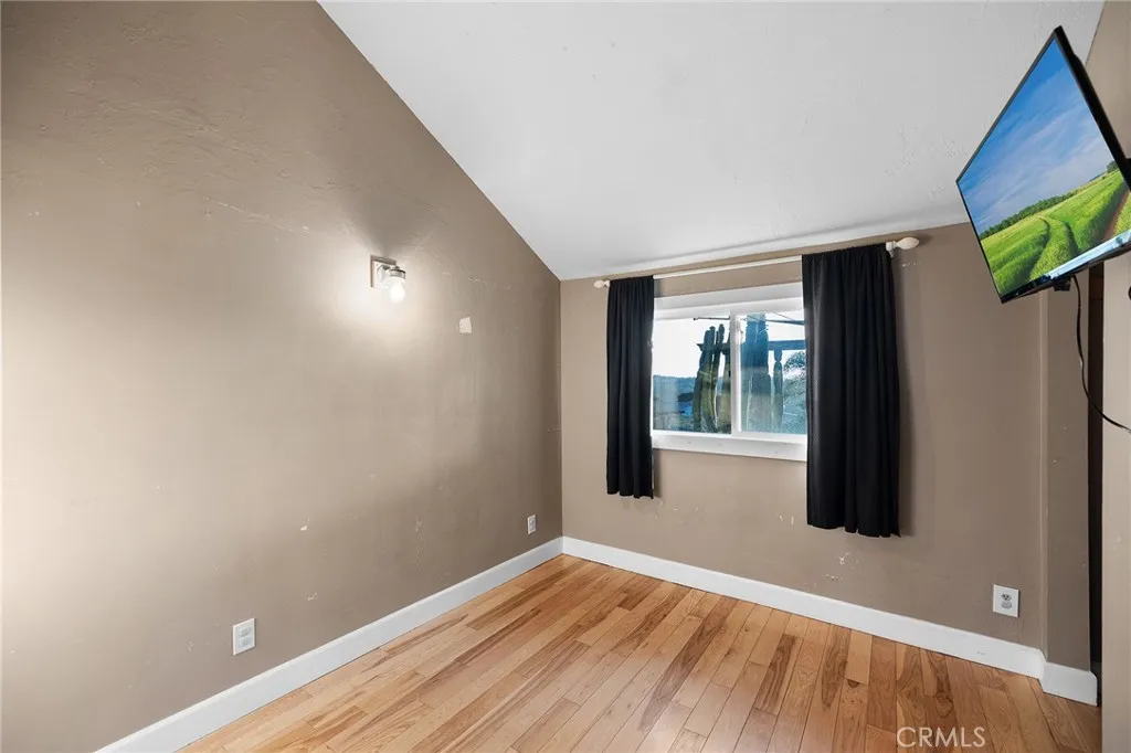 https://cdn.realtyfeed.com/cdn/127/306390511/160bd4184d98bde4f81b51de6c103bb9.webp