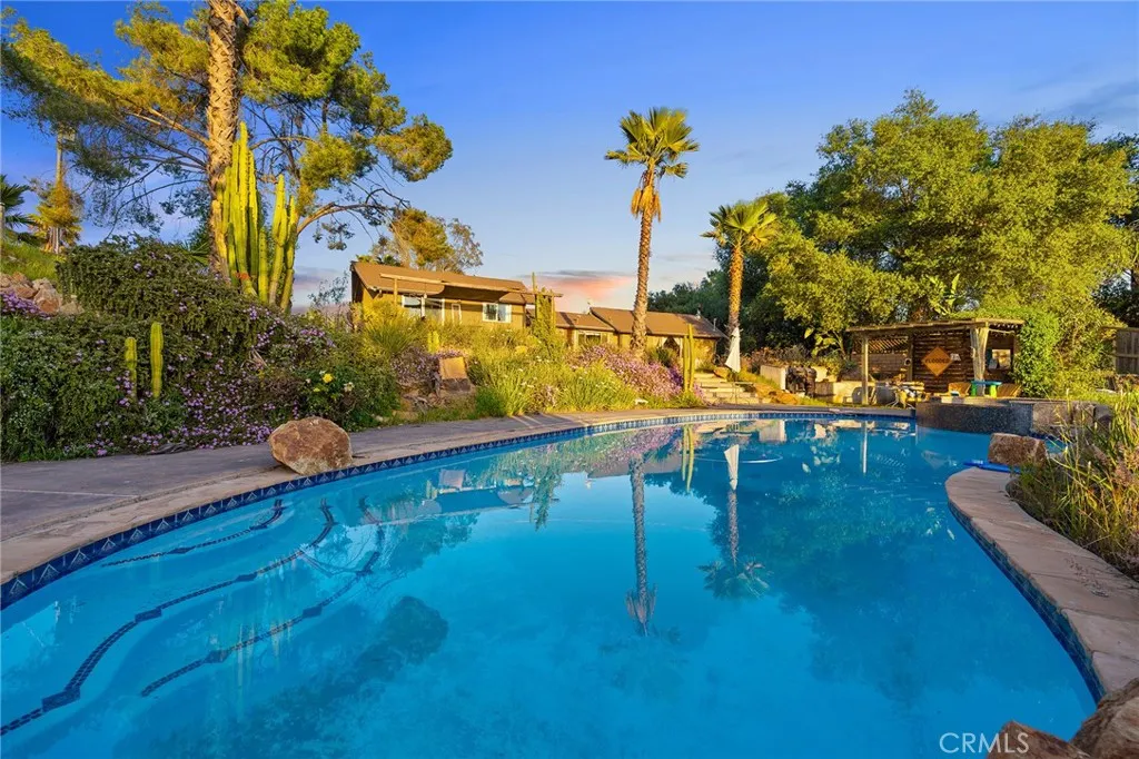 https://cdn.realtyfeed.com/cdn/127/306390511/49084a4fbbb6e3cfa2b08599113420ef.webp