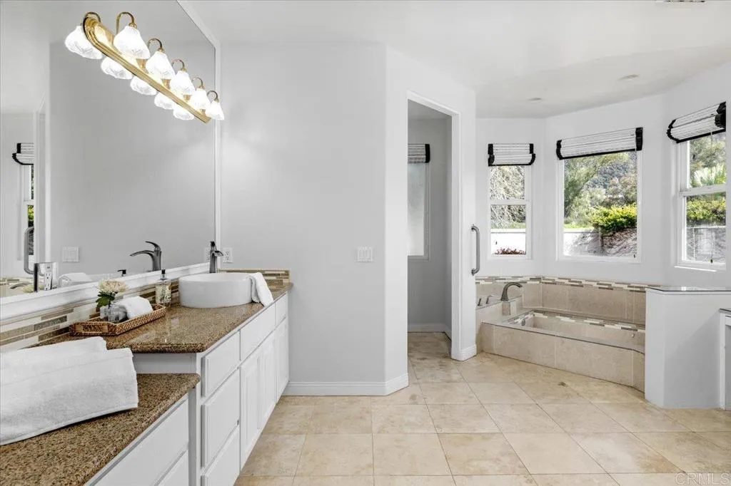 https://cdn.realtyfeed.com/cdn/127/306390539/04d6a6d0bc9c25291d6c92f02a570e53.webp