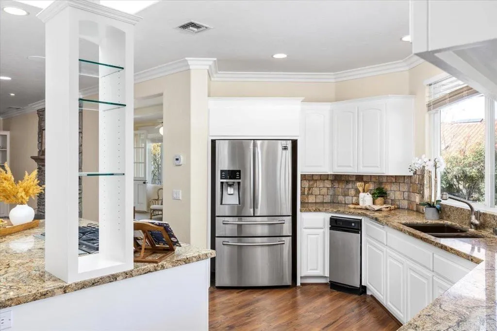 https://cdn.realtyfeed.com/cdn/127/306390539/86df6b3824bcf26e936254df19b0e97e.webp