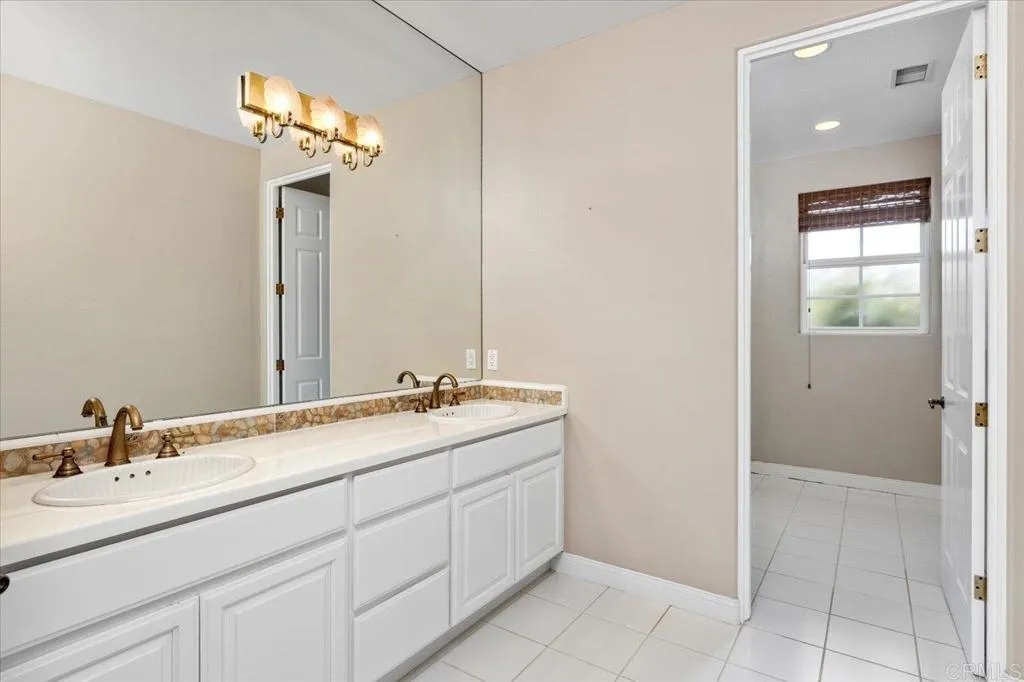 https://cdn.realtyfeed.com/cdn/127/306390539/ba133ef1003bc9be5fe05e86ff75e59a.webp