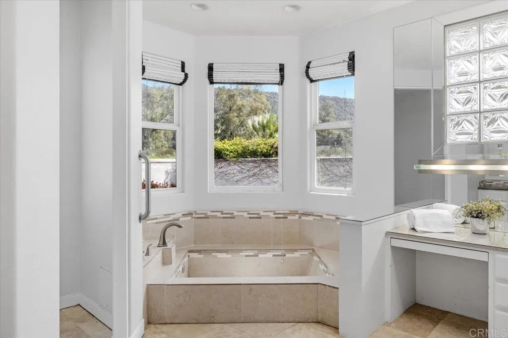 https://cdn.realtyfeed.com/cdn/127/306390539/bada122eb7f24d88de2ec94a14ff399f.webp
